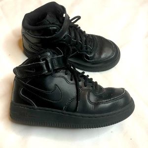Nike little kids Air Force 1 mid black casual shoe